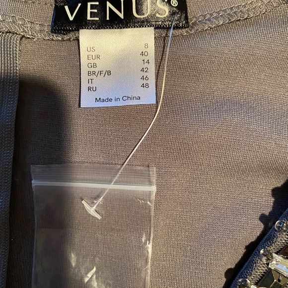 Venus Deep V dress - Picture 2 of 5